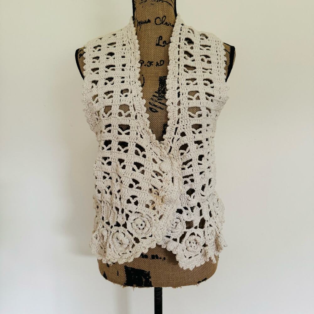 Vintage Handmade Womens Crochet Floral Cream Fishnet Mesh Vest